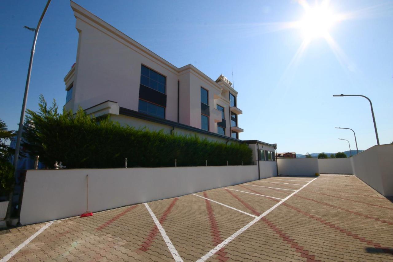 Eljos Hotel Fushe-Kruje Luaran gambar